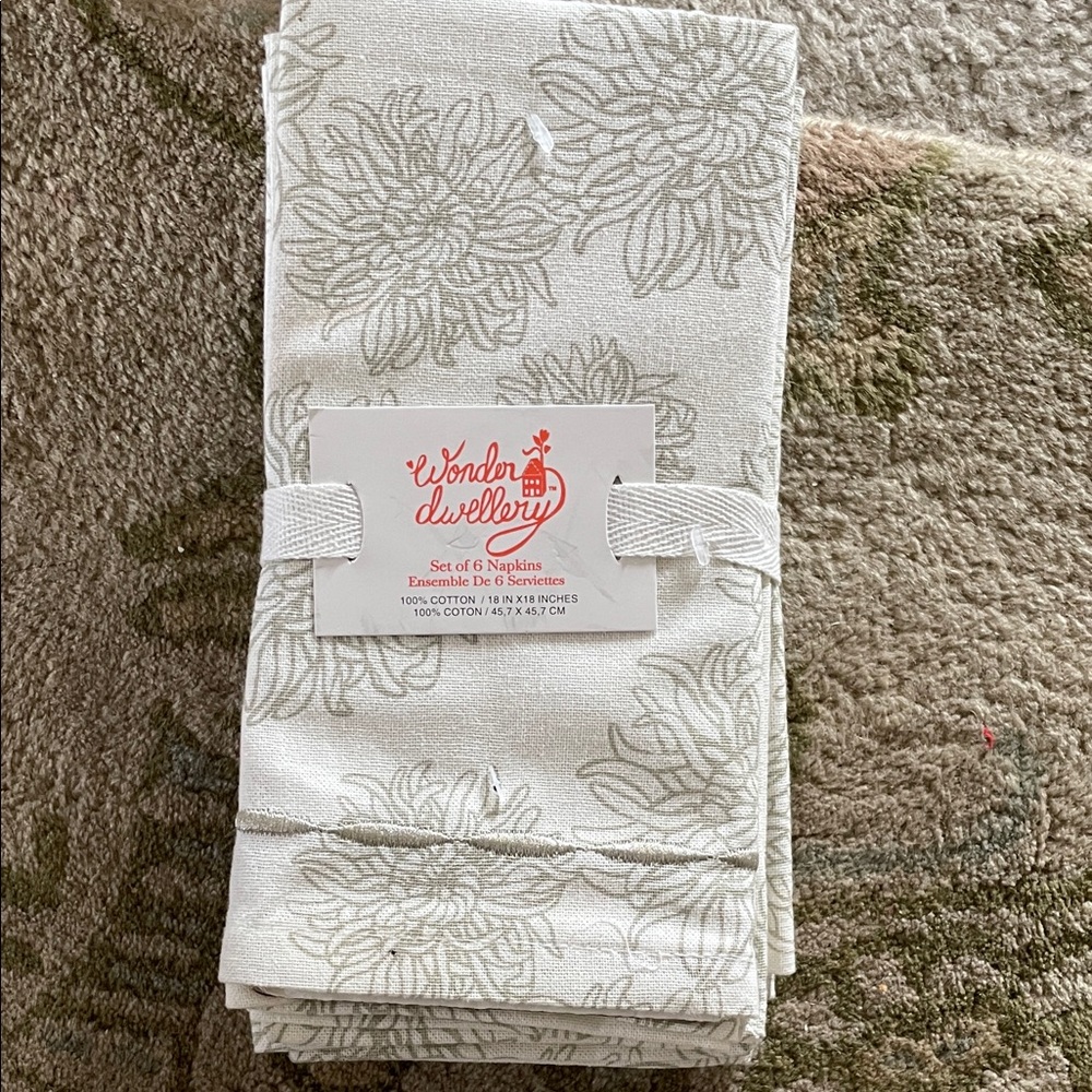 Wonder Dwelling 6 pc 100% cotton Floral Napkins